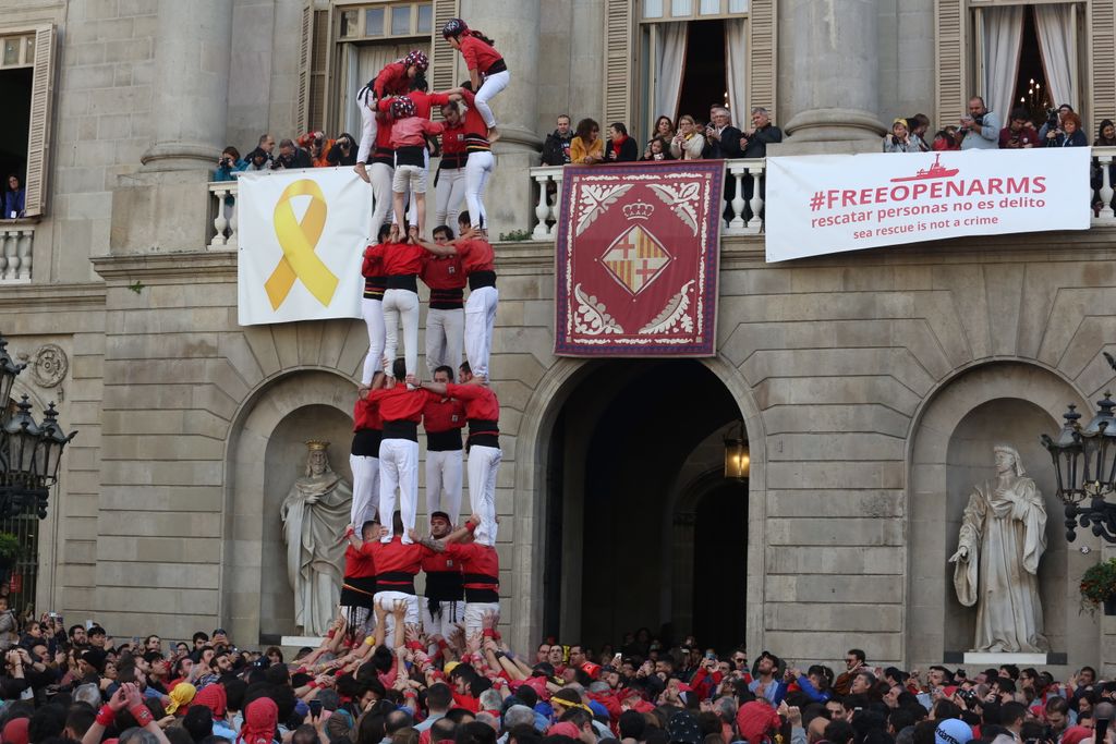 Construcció d'un castell de 8 dels Castellers de Barcelona