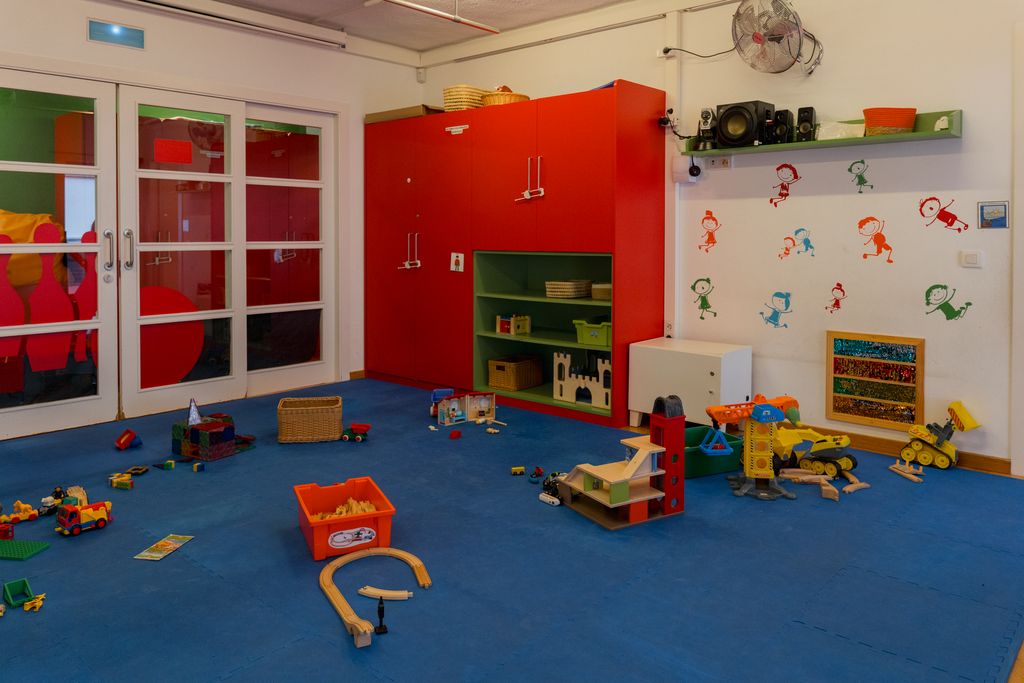 Sala amb jocs infantils de la Ludoteca Guitard,un equipament que forma part del servei “Temps per a tu”