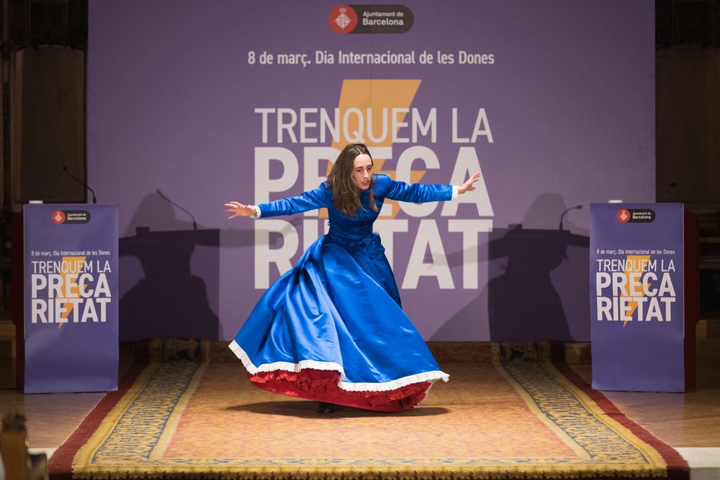 Interpretació d’un fragment de l’obra “Cordèlia” a càrrec de l’actriu Lua Amat durant el lliurament del 39è premi 8 de Març - Maria Aurèlia Capmany