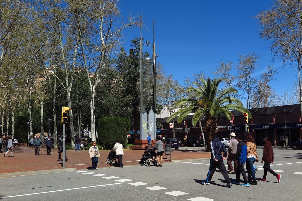 Rambla Prim tram entre Pere IV i Fòrum. Vianants