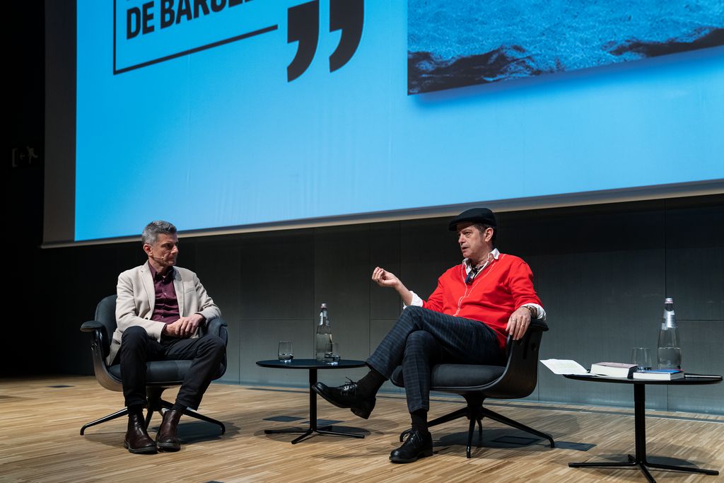 Conversación entre Santiago Auserón y Pedro Olalla en el marco de los Diálogos de Sant Jordi organizados por las Bibliotecas de Barcelona en el DHUB