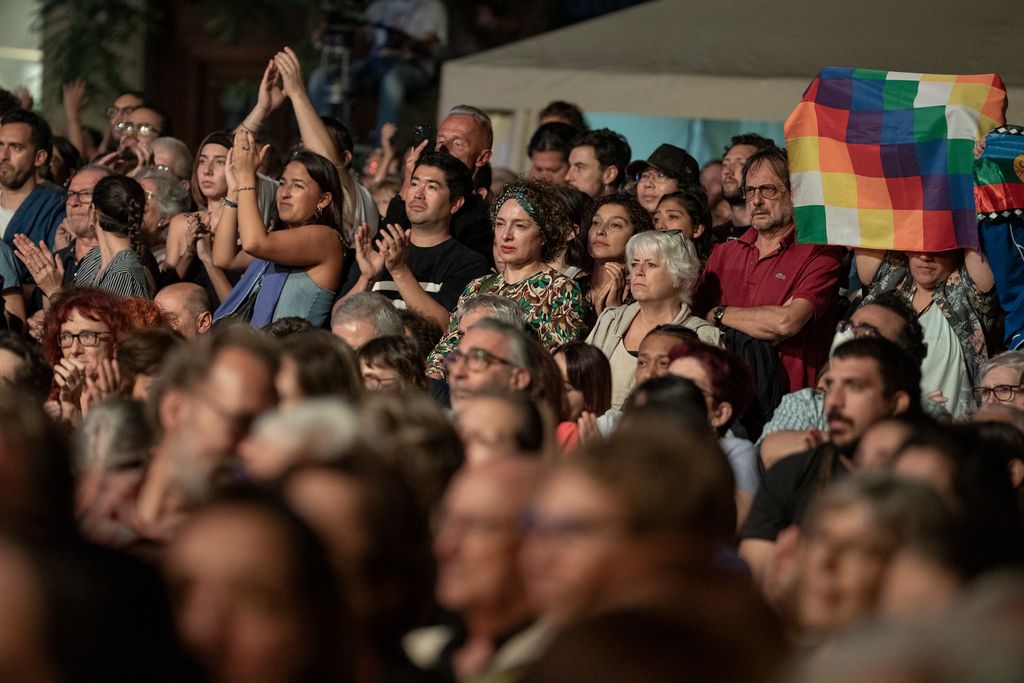 Part del públic durant el concert Mil veus per a Víctor Jara.