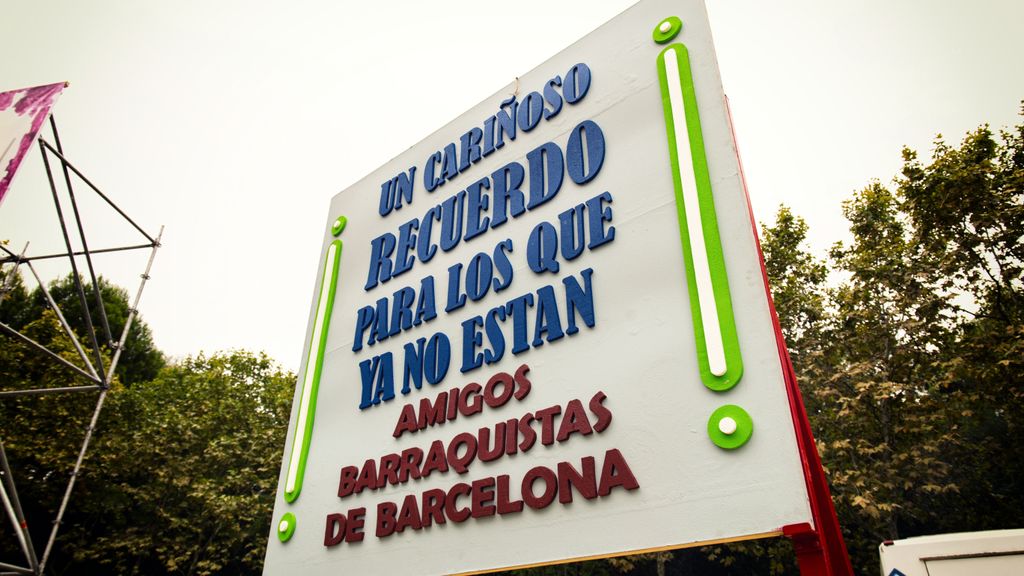 Cartell de benvinguda de l'exposició 50è aniversari de la sortida dels barris de barraques de Montjuïc