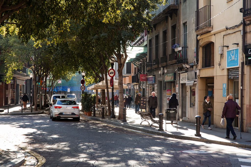 Circulació pel carrer Gran de Sant Andreu
