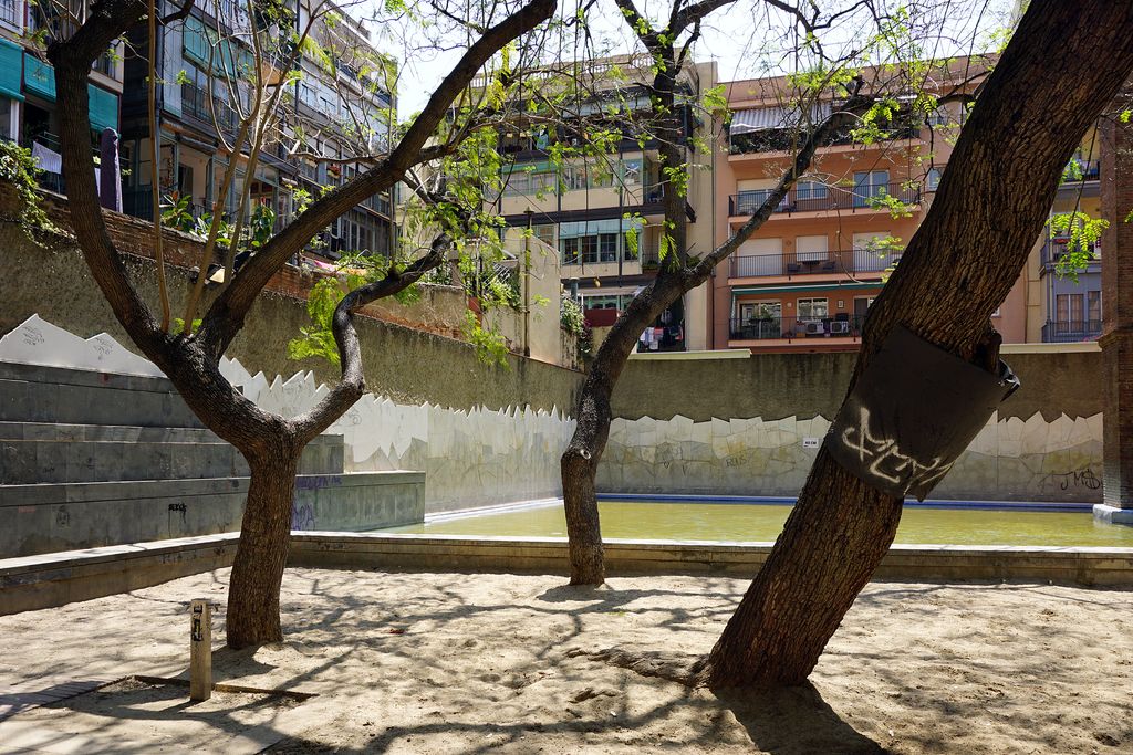 Jardins de la Torre de les Aigües. Arbres i estany