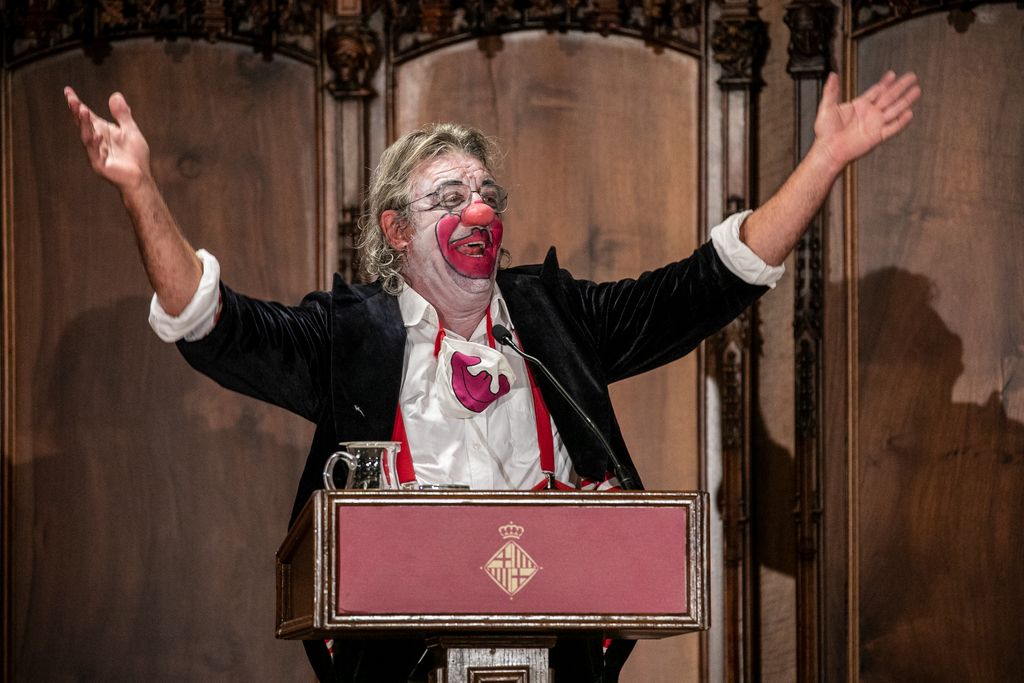 Lectura del pregó de la Mercè 2020 a càrrec del Tortell Poltrona des d'un faristol al Saló de Cent 