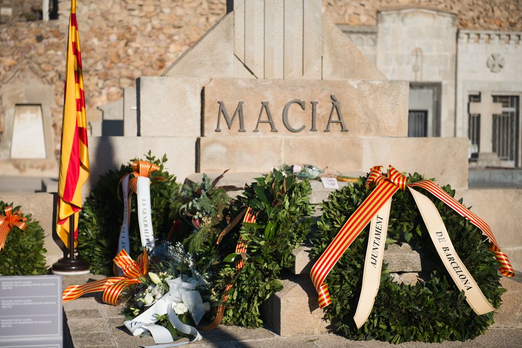Ofrena floral al monument de Francesc Macià