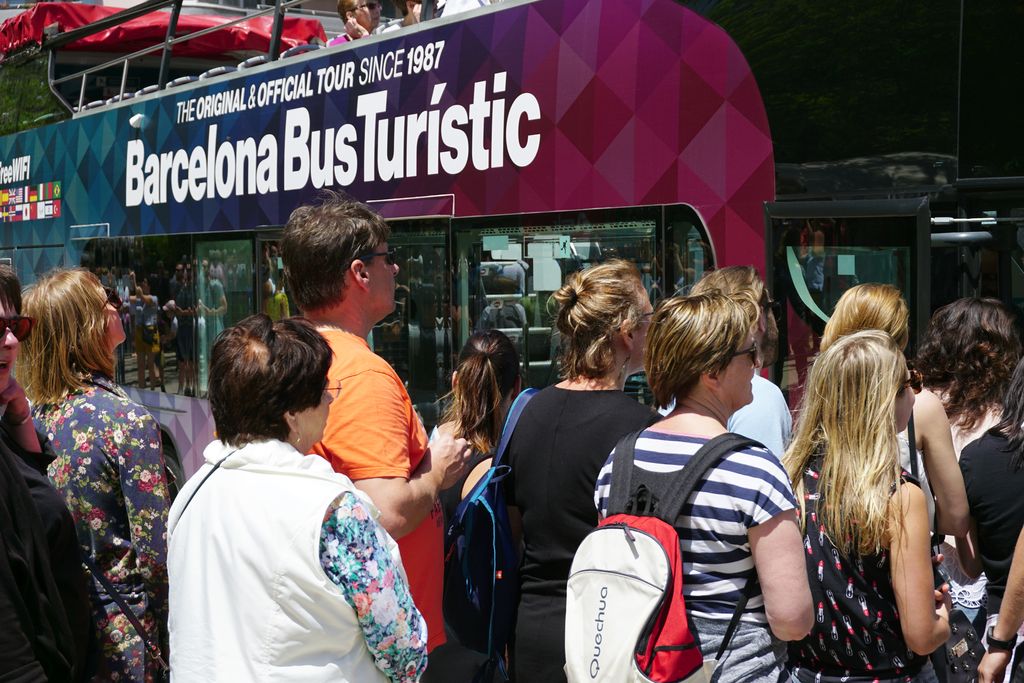 Visitants a la Sagrada Família. Barcelona Bus Turístic