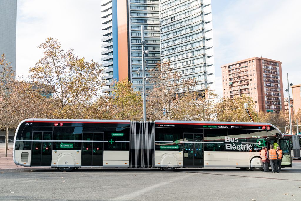 Vista de tot l'autobús articulat