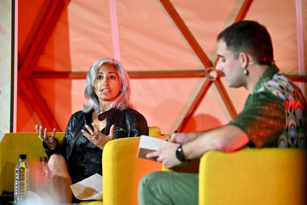 Jasbir Puar i Ignacio E. Domínguez participen en la xerrada "Poder i espai: violència, queer i discapacitat" en el marc de la Biennal de Pensament 2024