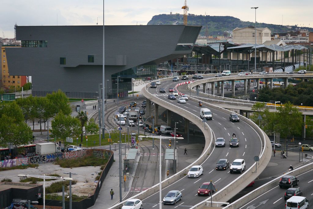 Abril 2013. Vista de la gran via de les Corts Catalanes al pas elevat per la plaça de les Glòries Catalanes un cop desmuntat el tambor