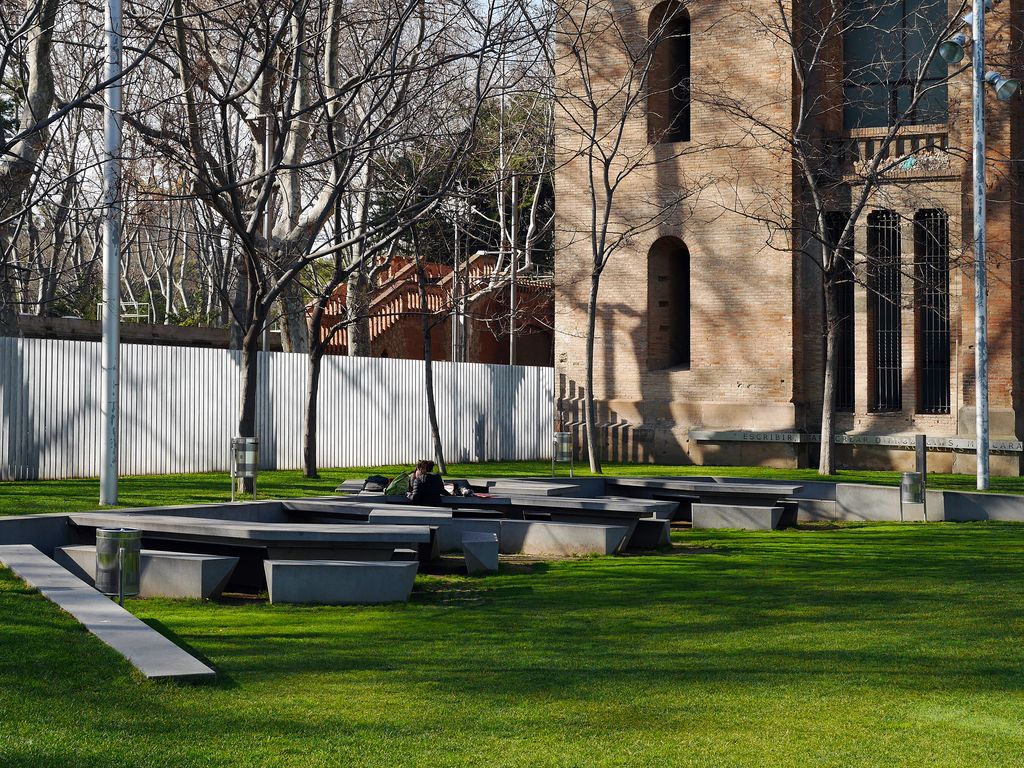 Campus de la Ciutadella de la Universitat Pompeu Fabra. Zona enjardinada