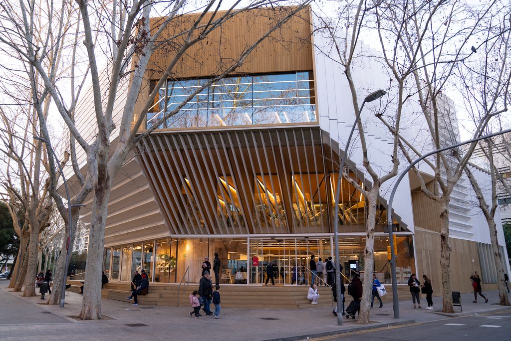 Façana de la biblioteca Gabriel García Márquez.
