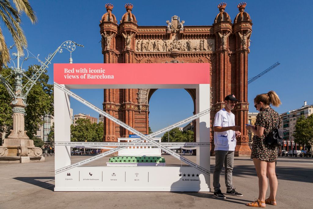 Campanya contra els habitatges d'ús turístic il·legals a l'Arc de Triomf