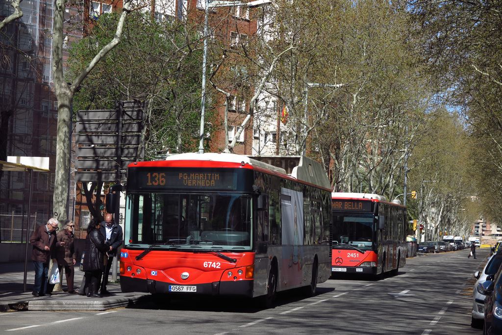Rambla Prim tram entre Binèfar i rambla de Guipúscoa. Autobusos