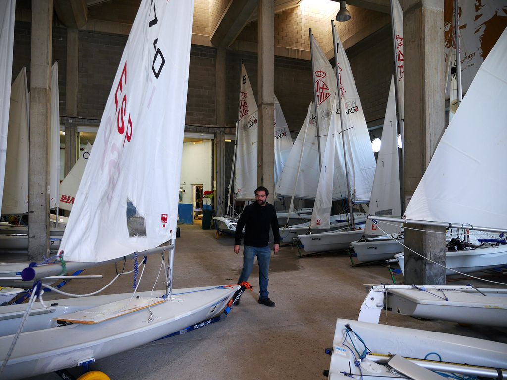 Vaixells a l'interior del Centre Municipal de Vela