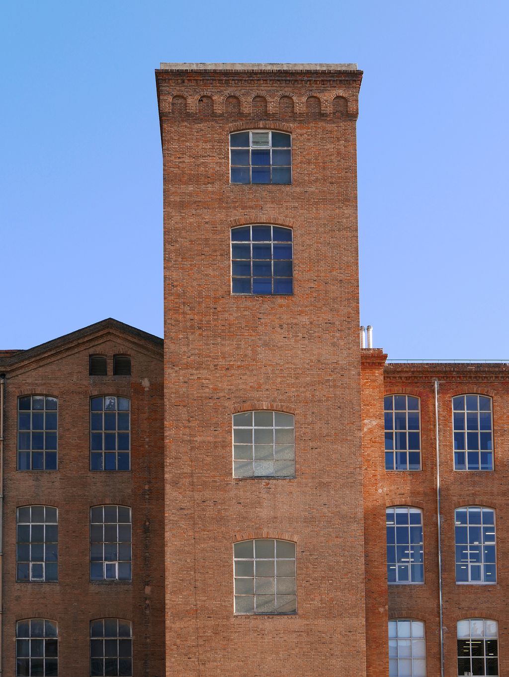 Exterior de la fábrica de creación Fabra i Coats