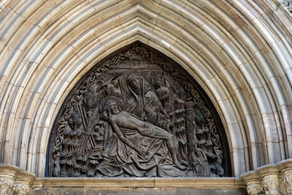 Timpà de la Pietat de la Catedral de Barcelona 