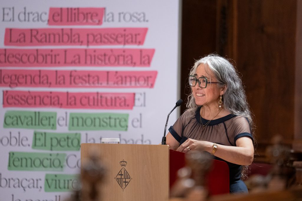 La escritora Cristina Rivera Garza, en el pregón a la Lectura de Sant Jordi en el Saló de Cent
