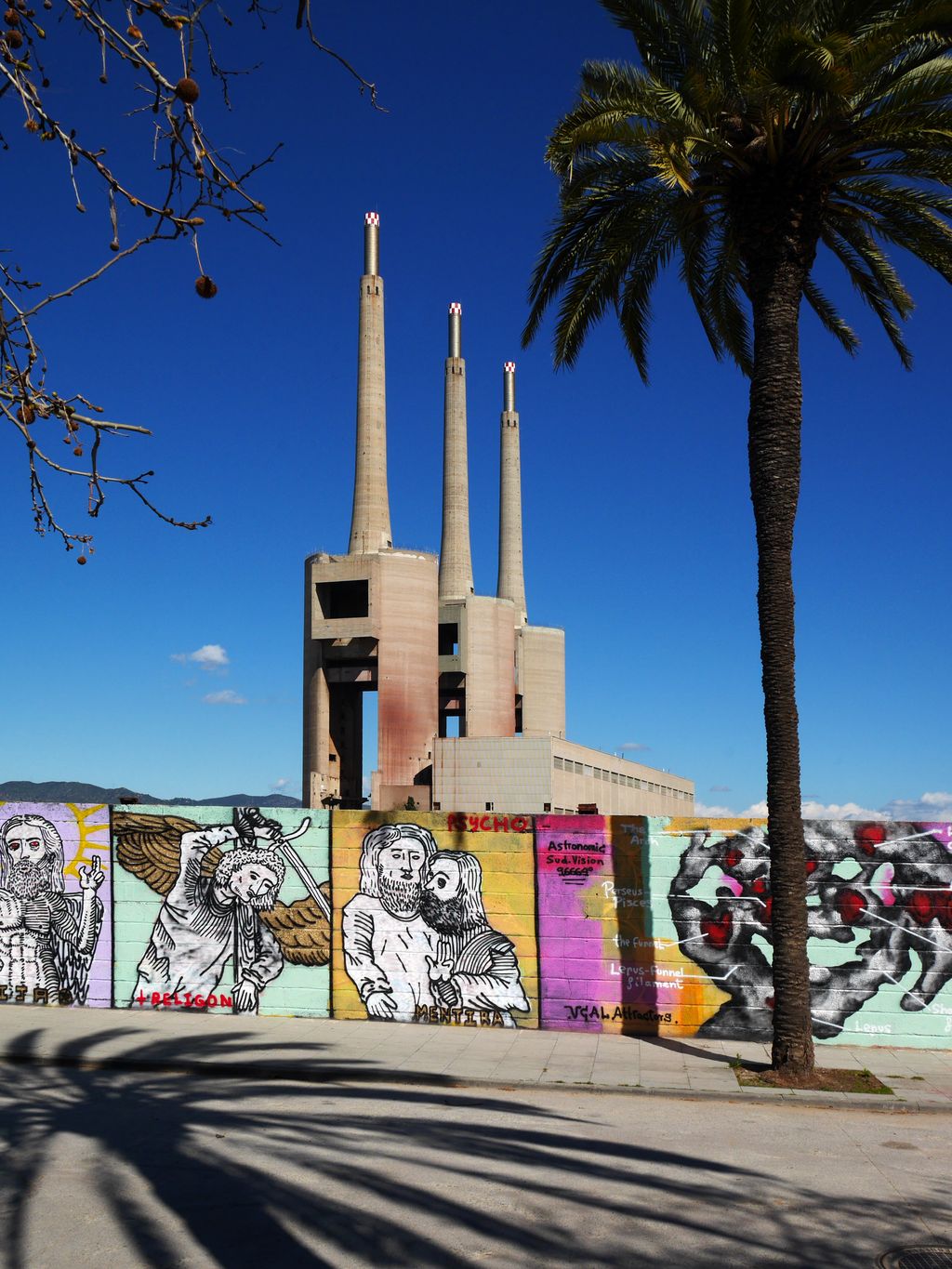 Les Tres Xemeneis, Tèrmica de Sant Adrià de Besòs. Grafits