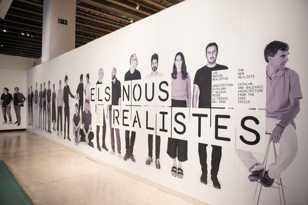 Mural Els nous realistes, a una sala de l'exposició El millor disseny de l’any al museu Disseny Hub