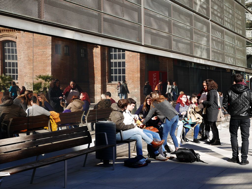 Campus de la Comunicació - Poblenou de la UPF. Plaça de Gutenberg i Àrea Tallers