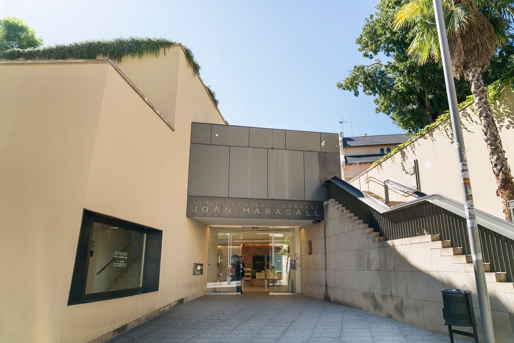 Accés a la biblioteca