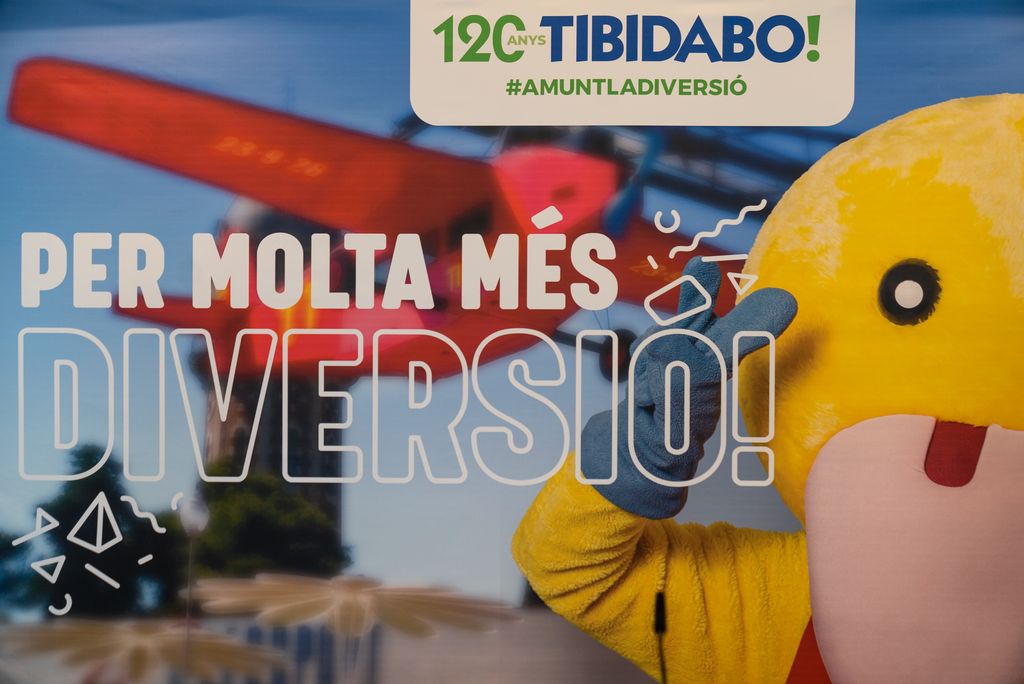Cartell de la nova temporada del parc d'atraccions del Tibidabo, que celebra el 120è aniversari