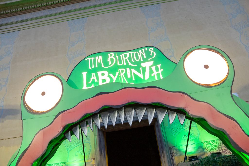 Entrada al "Tim Burton's Labyrinth" con forma de monstruo.