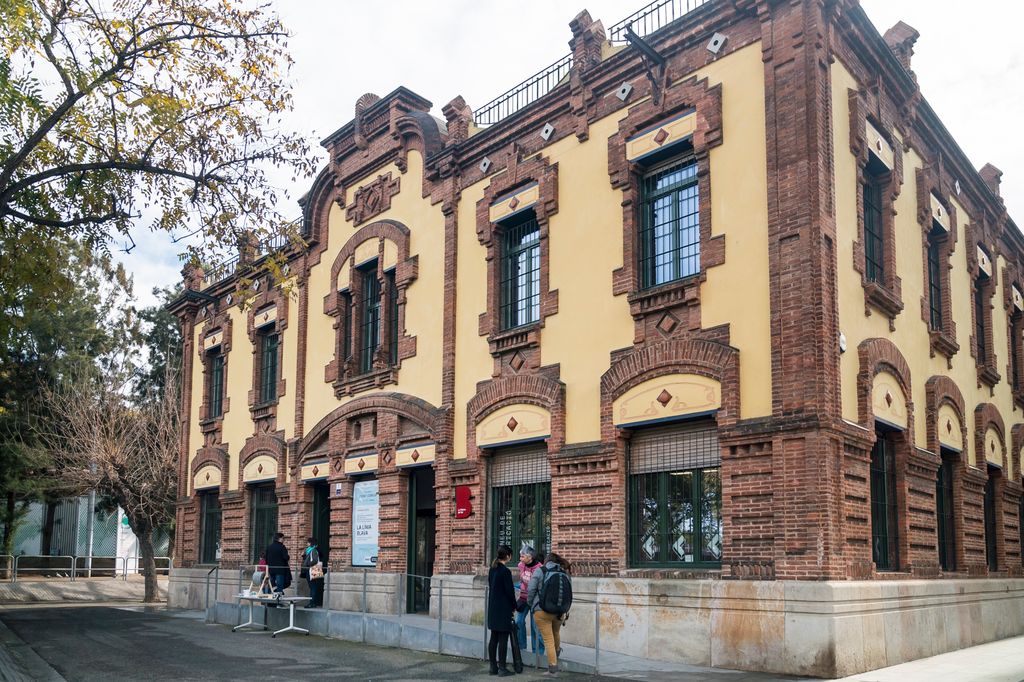 Façana de la Fàbrica del Sol