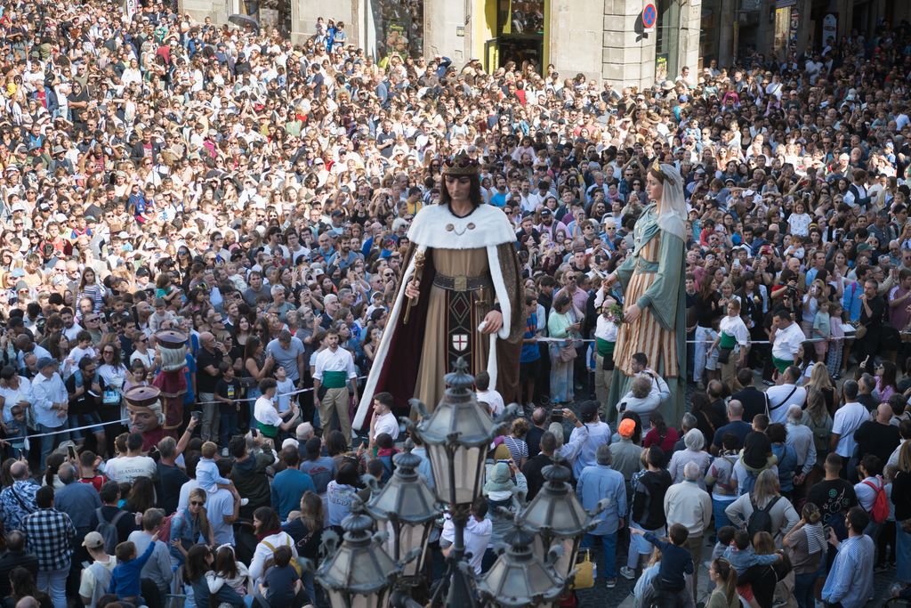 Los Gigantes de la Ciudad en el séquito popular del día de La Mercè