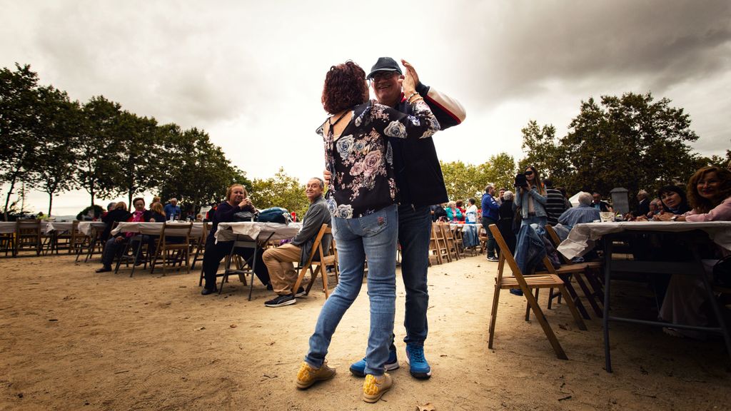 50 aniversari de la sortida dels barris de barraques de Montjuïc. Parella ballant