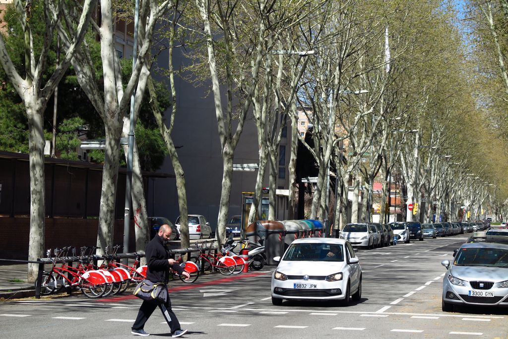 Rambla Prim tram entre Pere IV i Fòrum. Bicing i pas de vianants