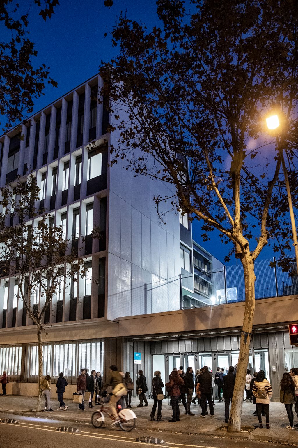 Vista del nou edifici de l'Institut Viladomat