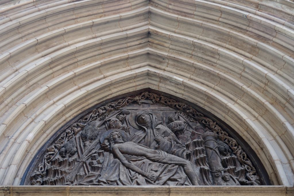 Timpà de la Pietat de la Catedral de Barcelona 