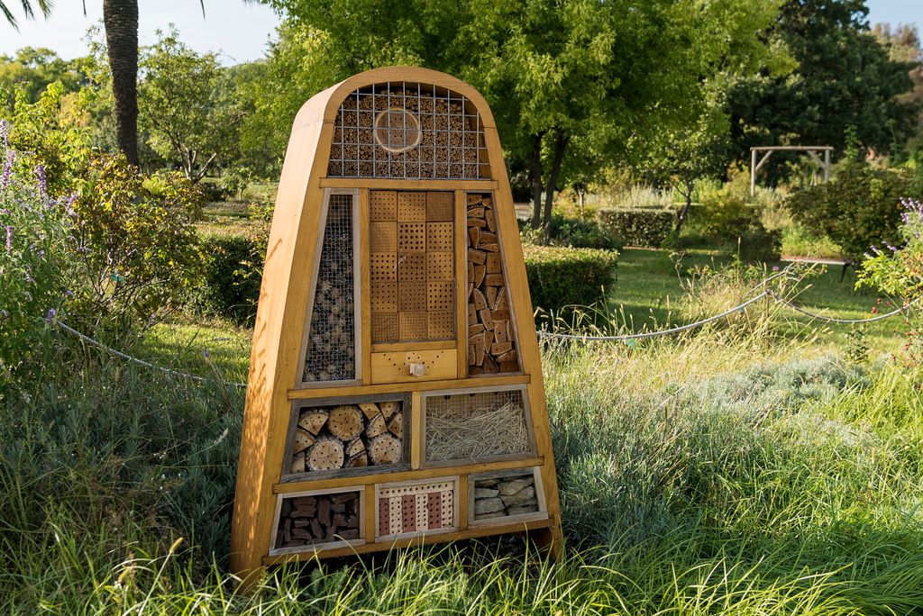 Hotel de vespes i abelles