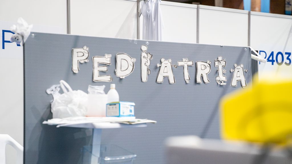 Cartell amb el rètol de "Pediatria" en una de les zones del Pavelló Salut