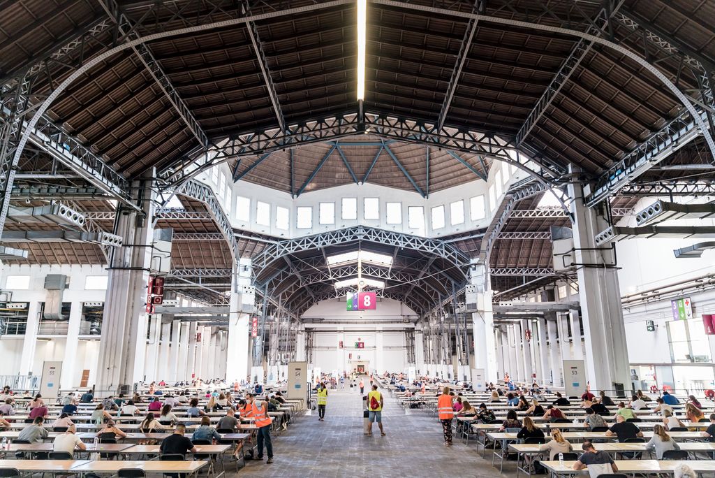 Vista general del Pavelló de la Fira durant la realització dels exàmens d’oposicions del grup C de l’Ajuntament