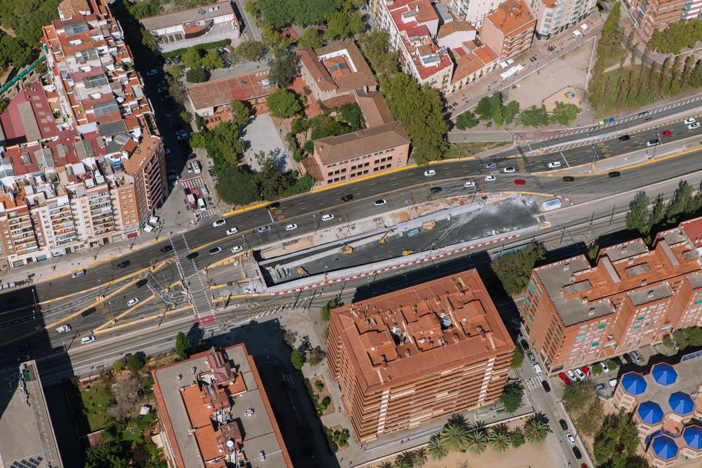 Setembre 2021. Vista aèria de les obres de soterrament de la gran via de les Corts Catalanes
