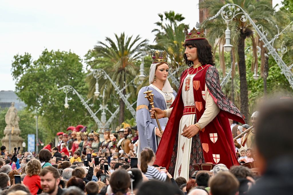 Ball dels Gegants de la Ciutat al passeig de Lluís Companys amb motiu de la trobada pels 600 anys de gegants a Barcelona.