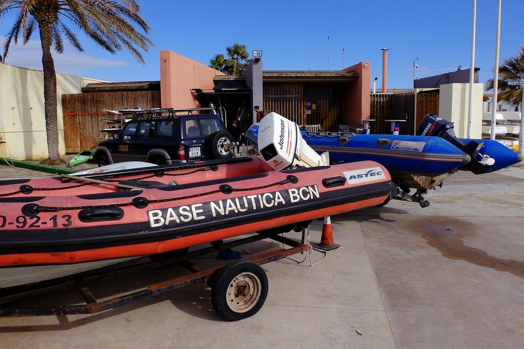 Base nàutica de la Mar Bella. Forabords