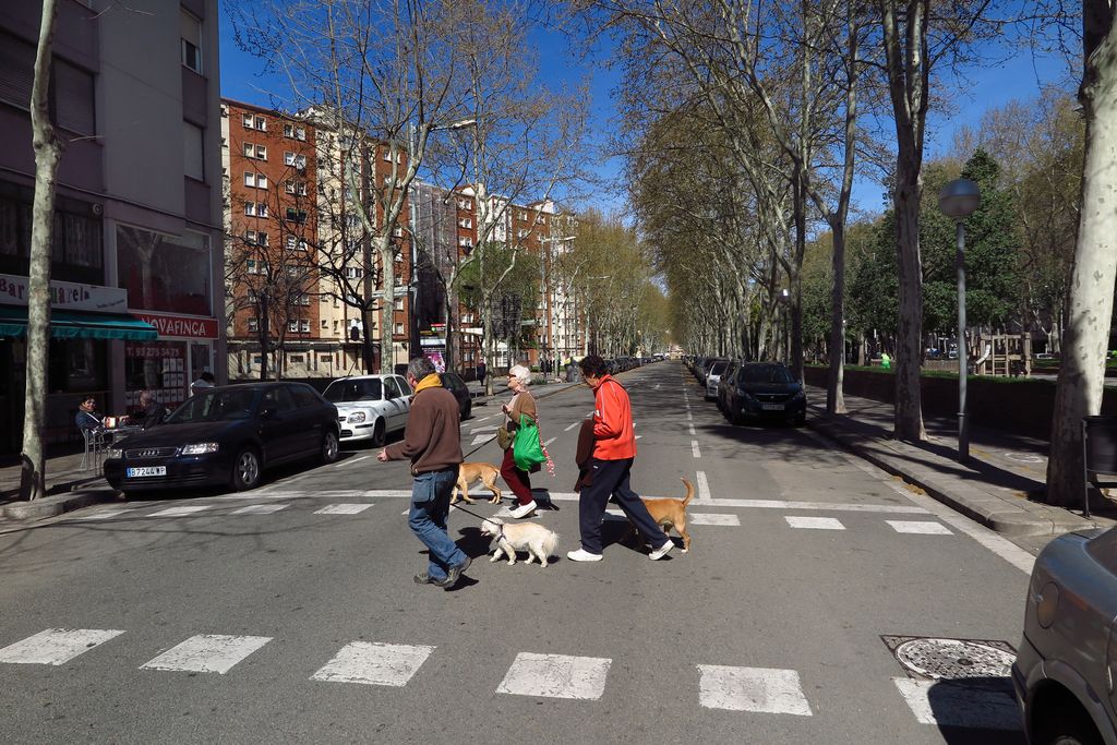 Rambla Prim tram entre Binèfar i rambla de Guipúscoa. Pas de vianants