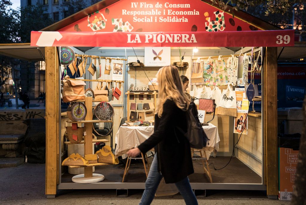 Parada de "La Pionera" de la Fira de Consum Responsable