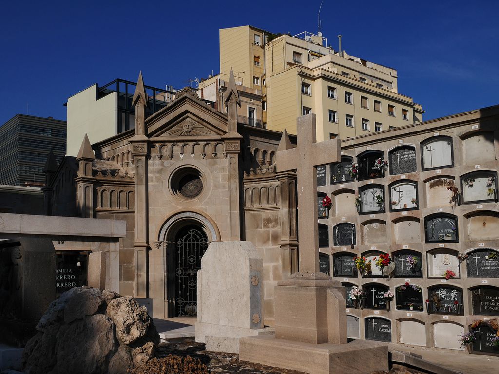 Nínxols al Cementiri del Poblenou