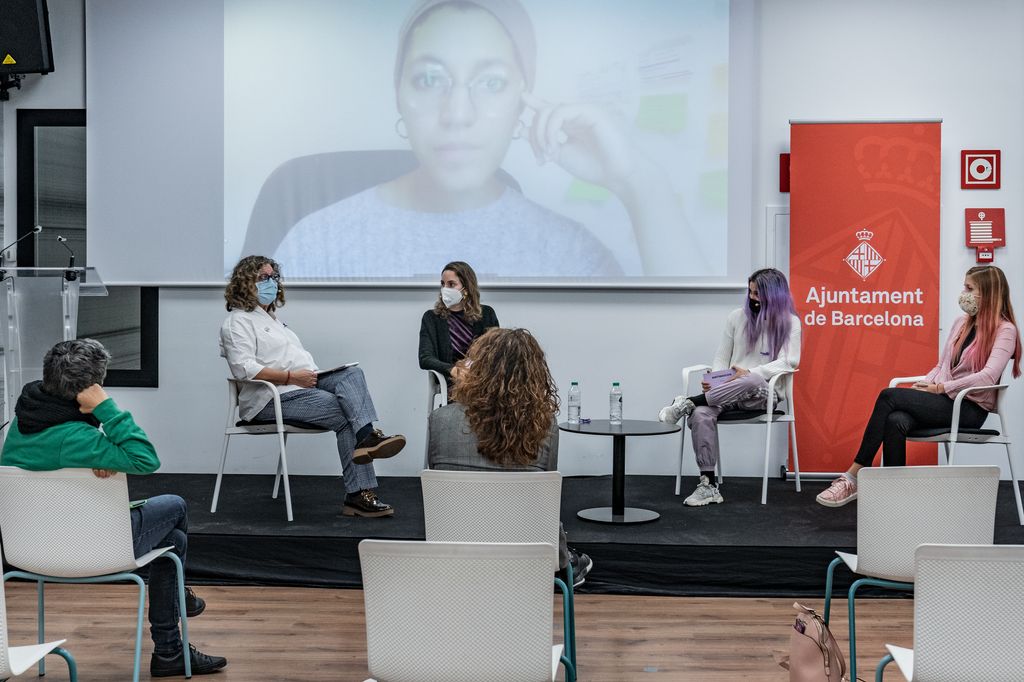 Taula rodona amb Ana Polo i Laia Miret com a conductores, acompanyades de dues representants del jurat, que hi participen en modalitat presencial, Marina Amores i María Ángeles Montoya, i Míriam Mativi per videoconferència