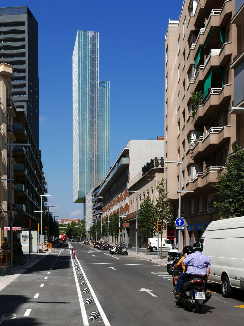 Hotel M y Sala Beckett en la calle de Pere IV