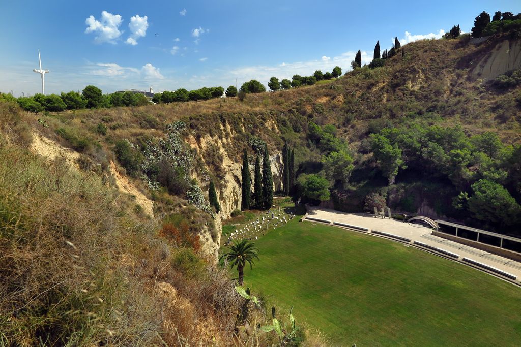 Fossar de la Pedrera vist des del castell de Port