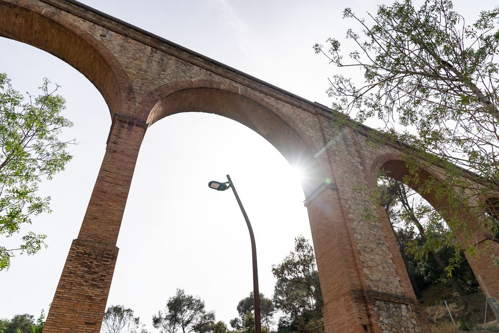 Detall dels arcs de l’aqüeducte que dona nom al parc