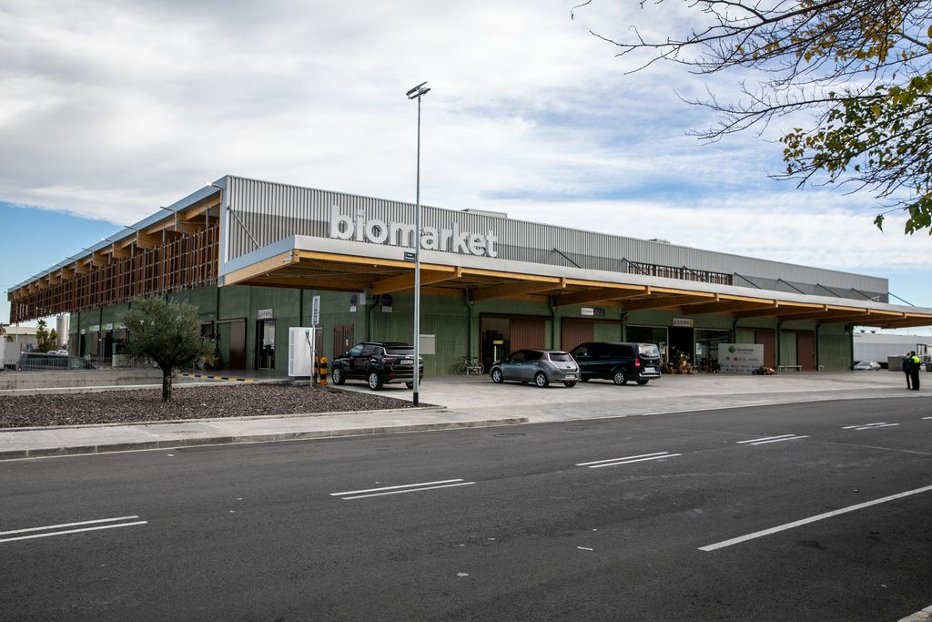 Edifici i entorn del BioMarket de Mercabarna