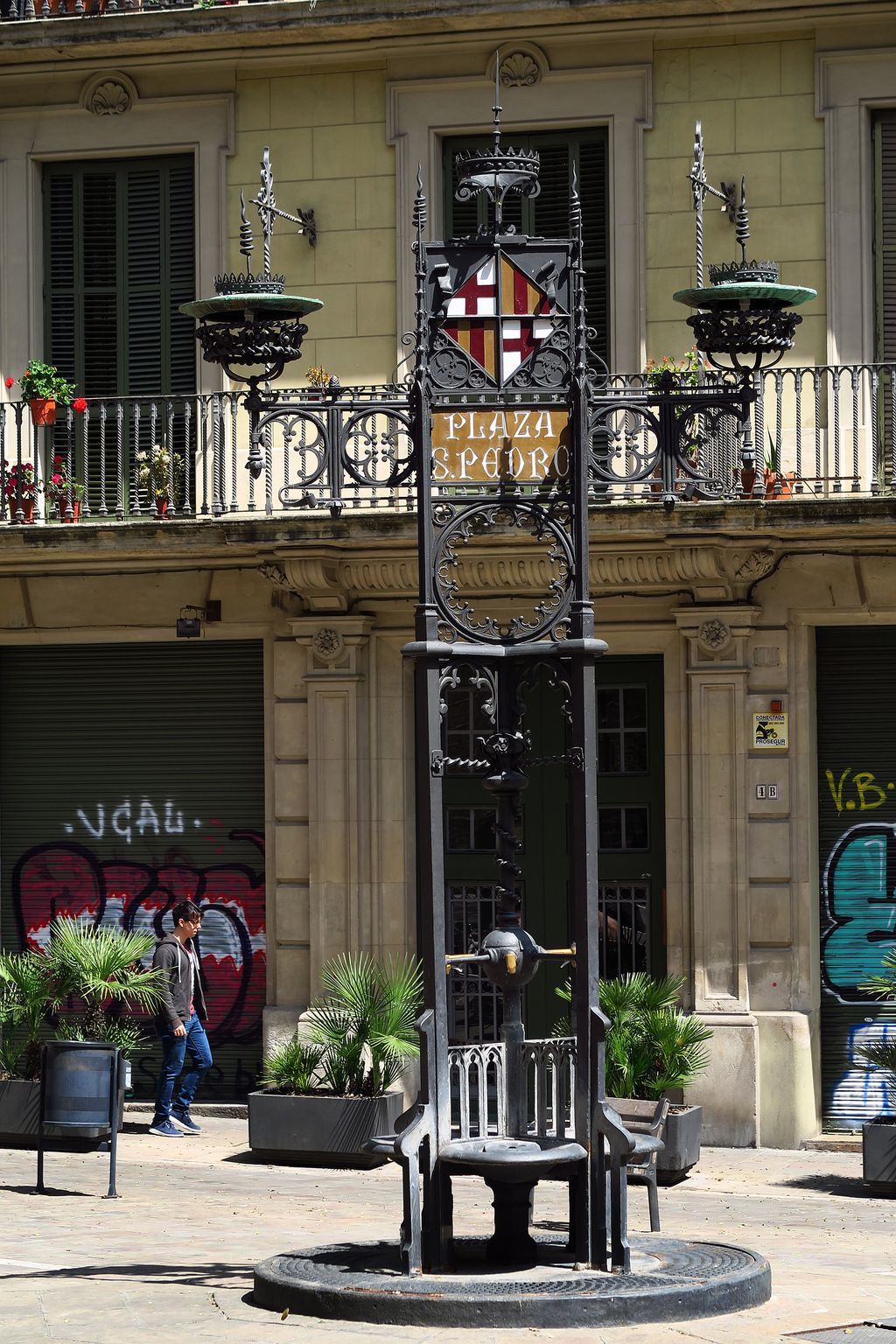Font modernista de la plaça de Sant Pere dissenyada per Pere Falqués